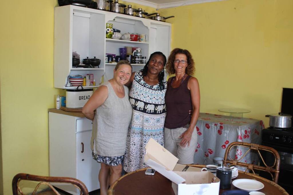 Barbara , Linda & Mama Noks
