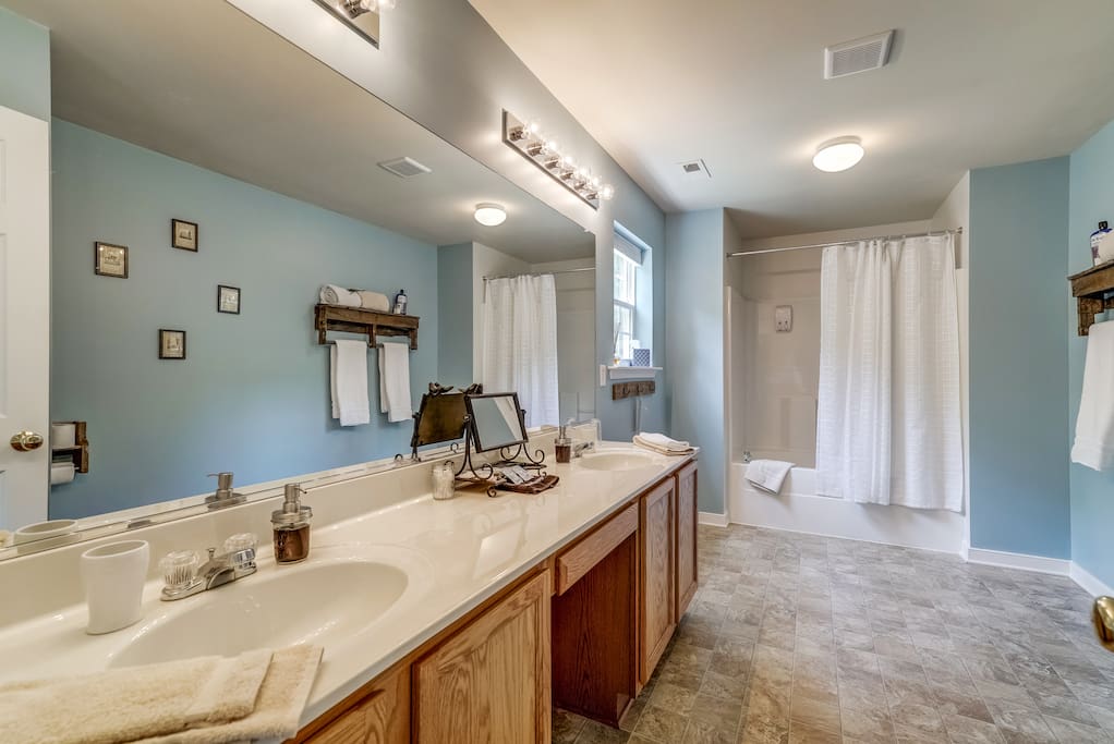 Cranborne Bathroom - Airy Elegance