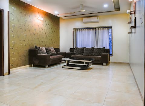 Karan's Studio Apartment for 3-4 guests