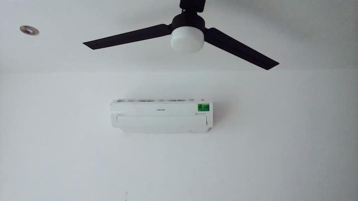 جميع الغرف مع عاكس صغير أيضًا مع مروحة 