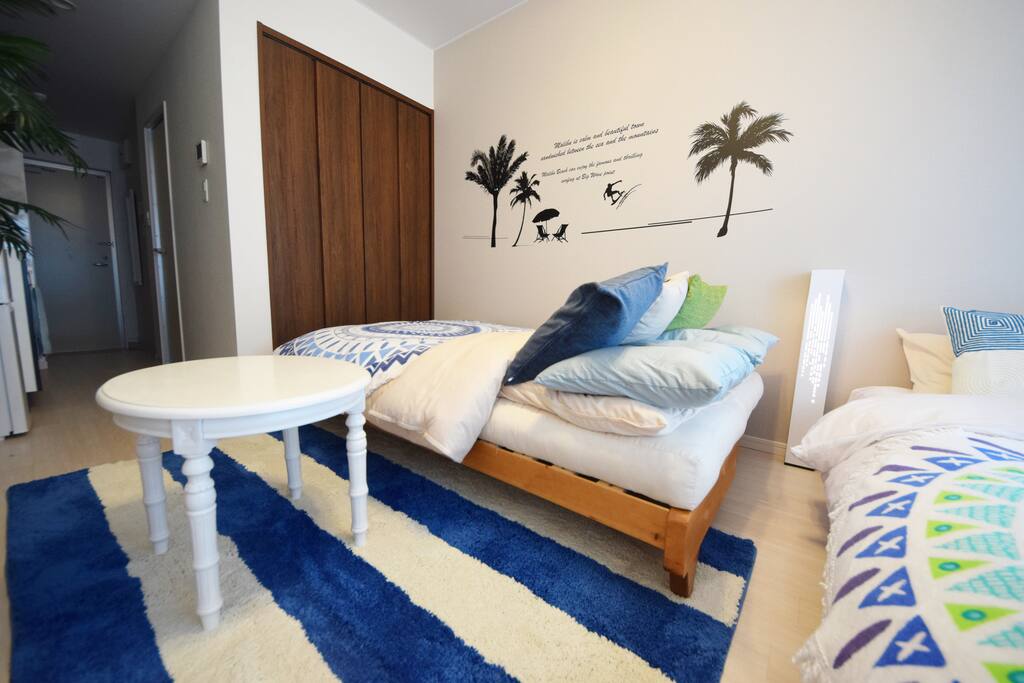 Clean, fresh ambience and provide a good air flow.