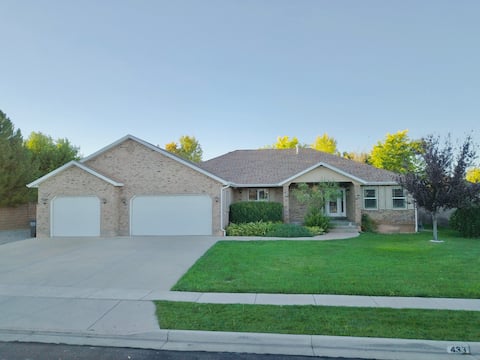 Huge immaculate home! Memories await!