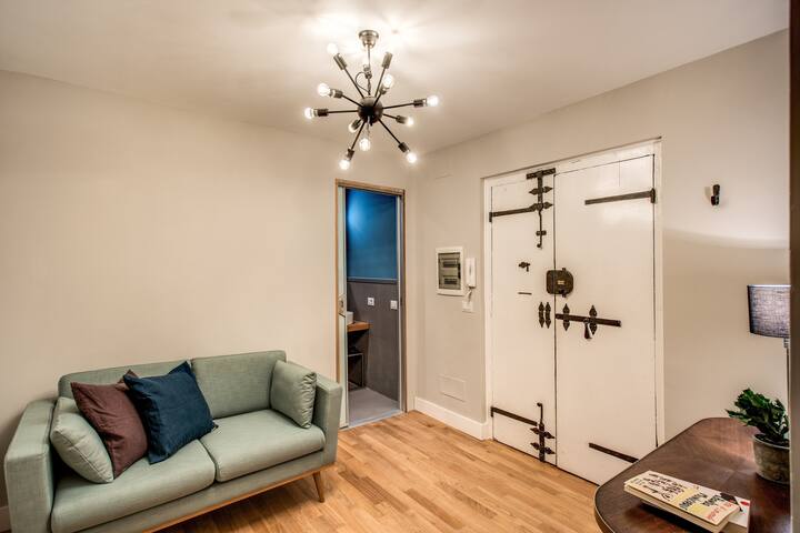 Trevi Fountain Superior 3 bdr apartment gallery image 5