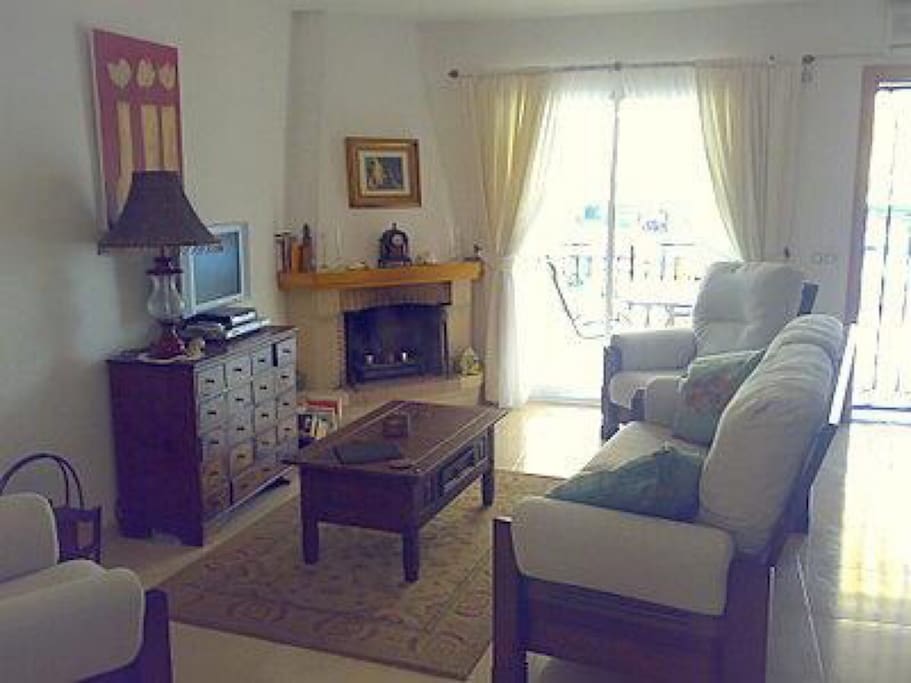 Comfortably furnished living room with TV, English satellite & media box for movies galore