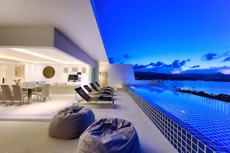 Luxury Villa with Pool & Ocean View