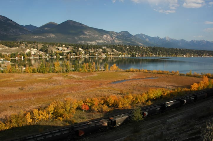 Beautiful Townhouse Dwntn Invermere