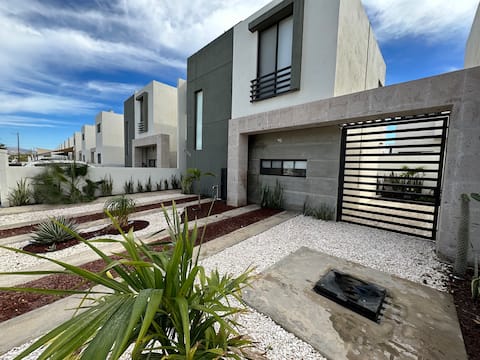 Casa en La Paz, with club house, by Pino Payas