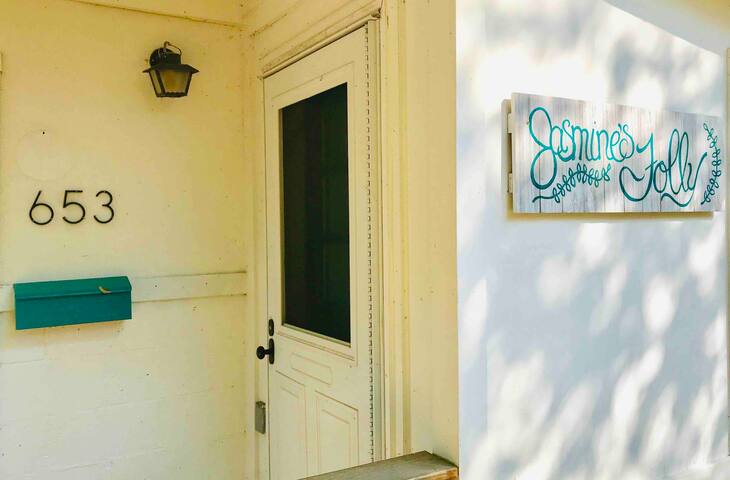 Jasmine Folly Cozy Unique Cottage In Lakeside Cottages For
