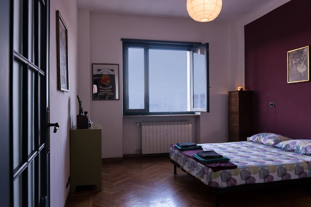 Camera da letto con finestra