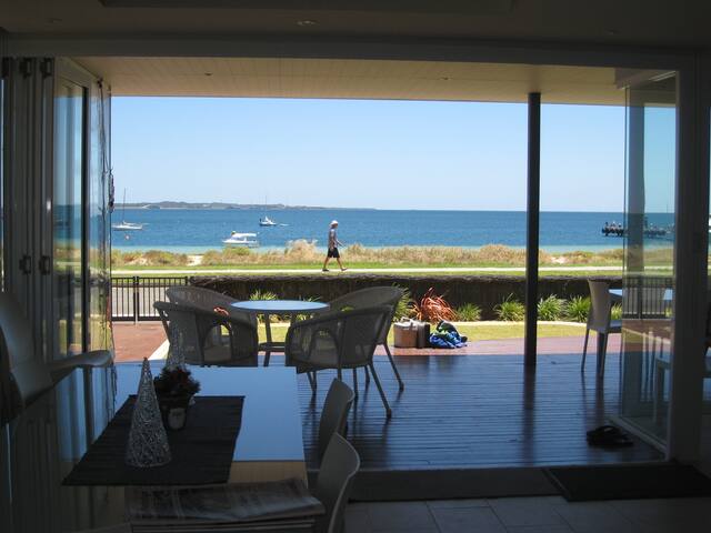 Beachfront Luxury – Starfish (Ground level Condo) gallery image 5