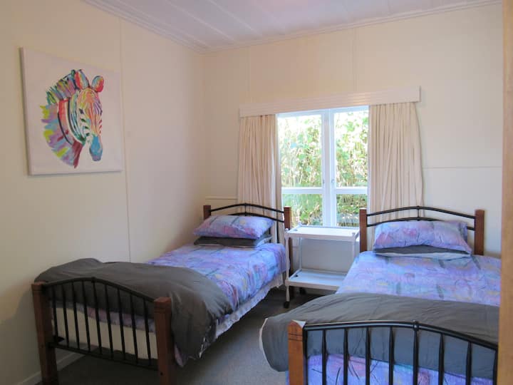 2 kreveta za jednu osobu. Spavaća soba br. 3