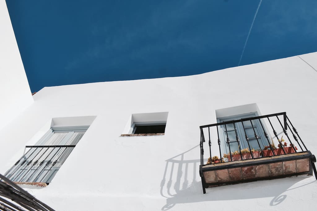 vue du patio sur l'étage des chambres 1 et 2