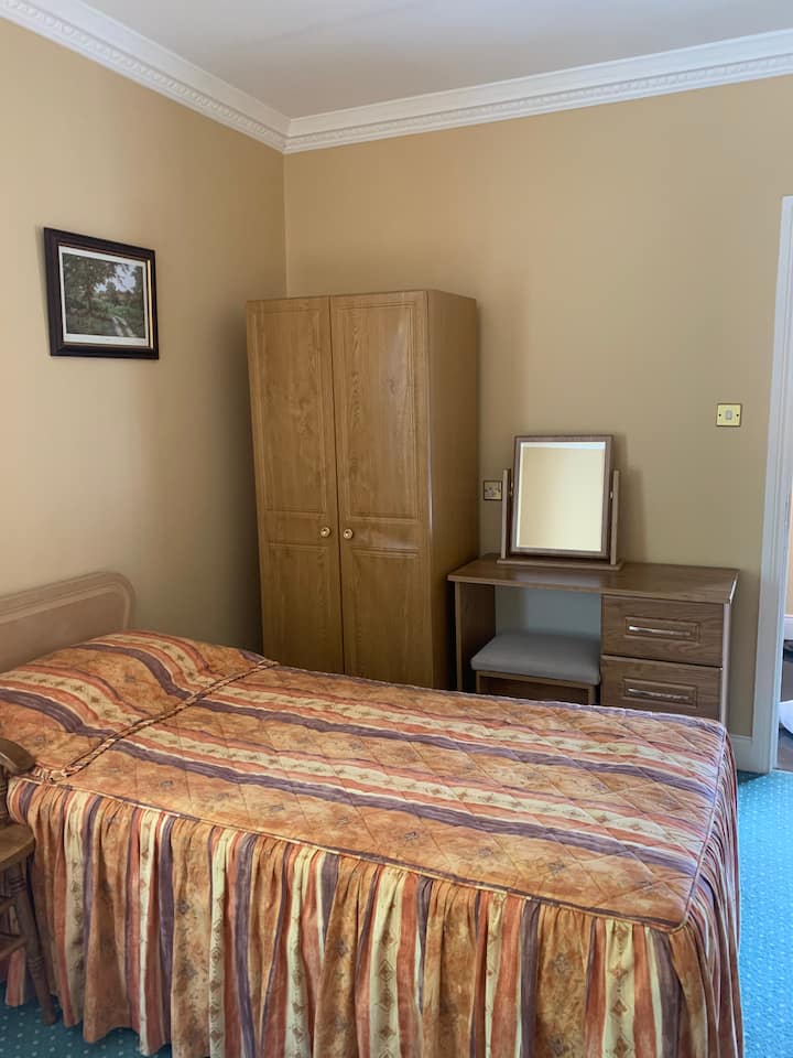 2. hálószoba - Hálószobából nyíló fürdőszoba