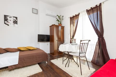 Popular Airbnb listing: Studios Slaven - Studio in Plano