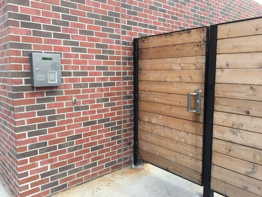 Buzzer/Intercom & Secure gate into the building