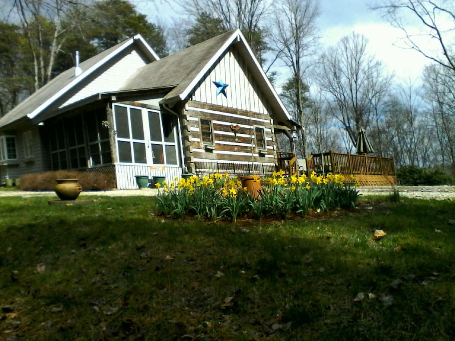 EXTERIOR VIEW OF BLUE STAR
B & B - EARLY SPRING