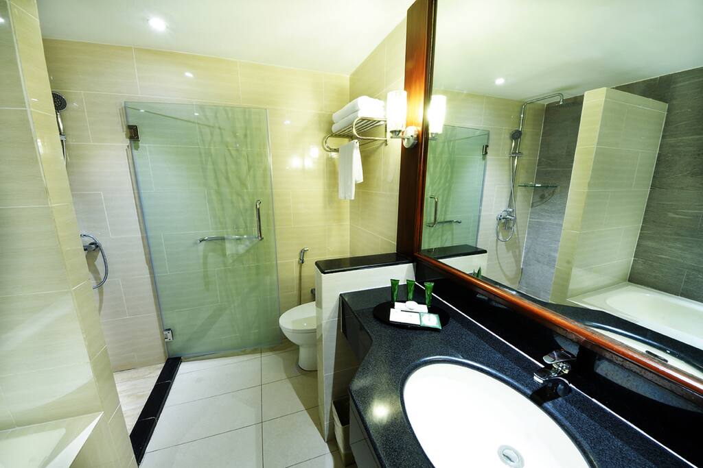 Anthurium Room Toilet