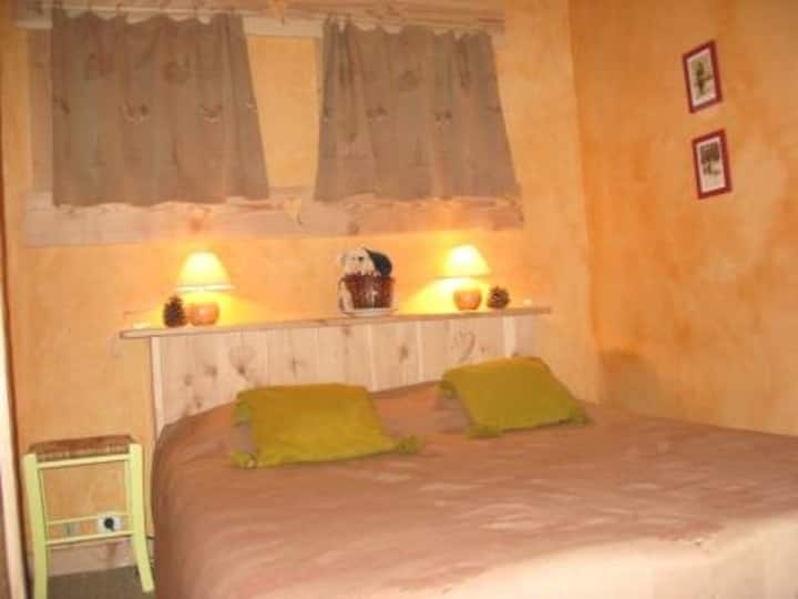 მაღლა ოთახში.