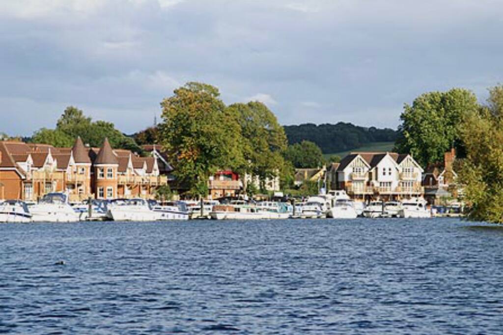 Bourne End Marina which is only a 10 minute walk away
