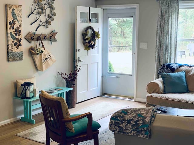Private 2 bedroom Apt. close to Interstate 81