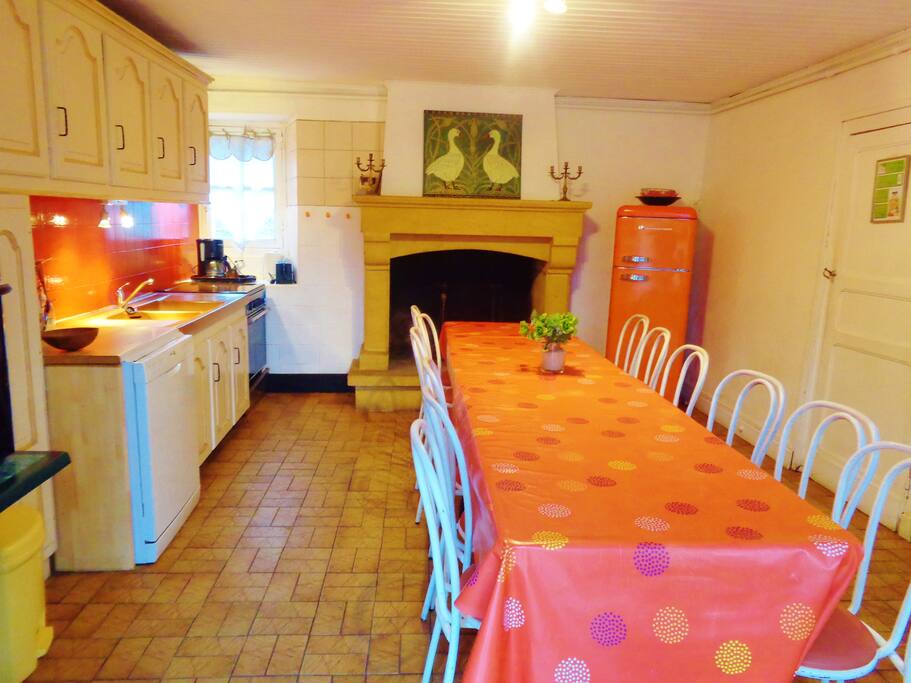 Cuisine orange où l'on peut se retrouver tous ensemble!