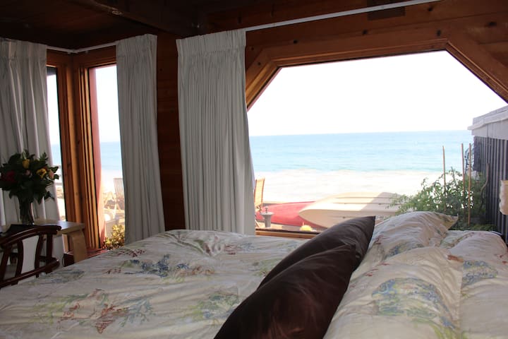 Beautiful Malibu Beachfront Two -Bedroom Retreat gallery image 4