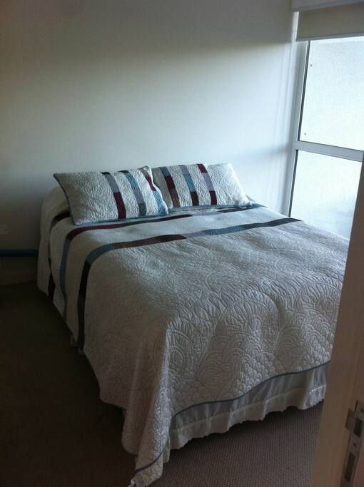 Dormitorio matrimonial con baño en suite