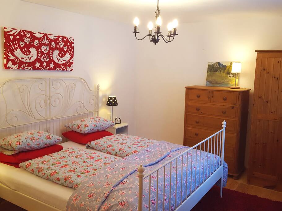Extra large double bed - 180cms.