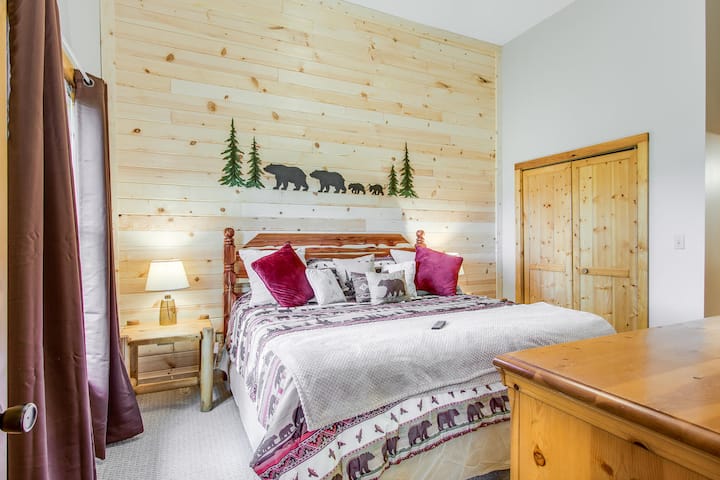 Master bedroom - king bed.