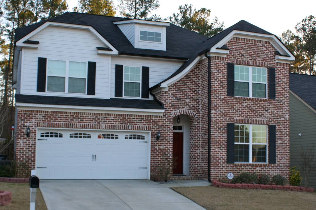 1 covered parking and two additional spaces in driveway