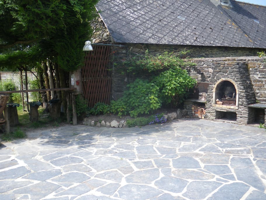 La terrasse et le barbecue