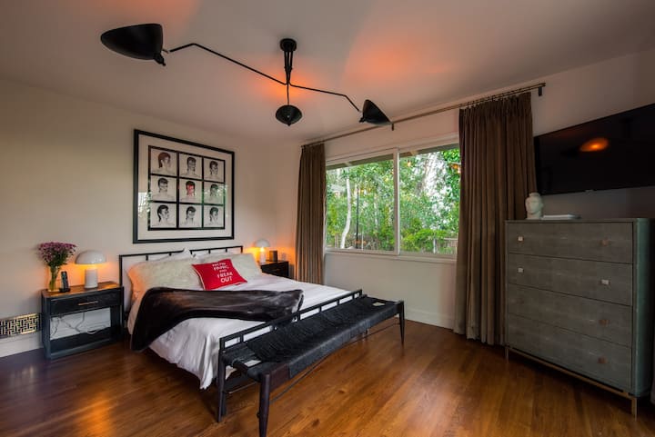 SECOND BEDROOM, KING BED, 50 INCHES TV, DIMMER LIGHTING
