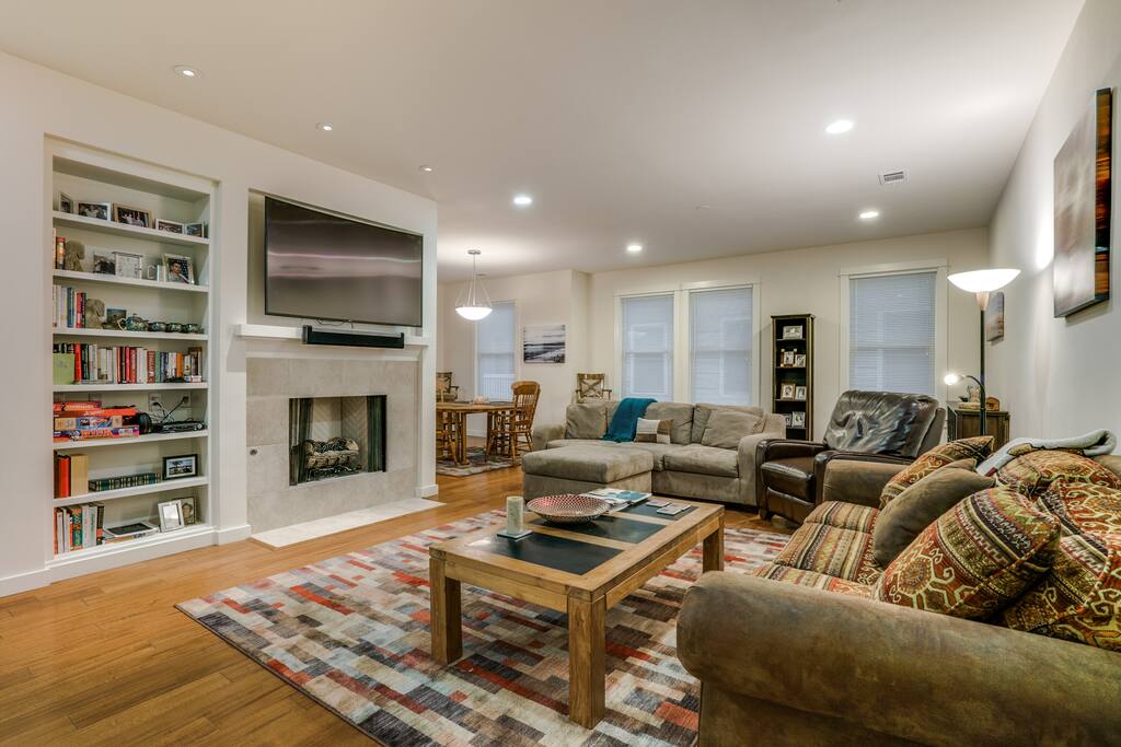 2nd Floor. Smart TV.