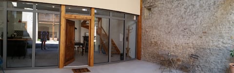 Dardilly : une maison sur cour et jardin