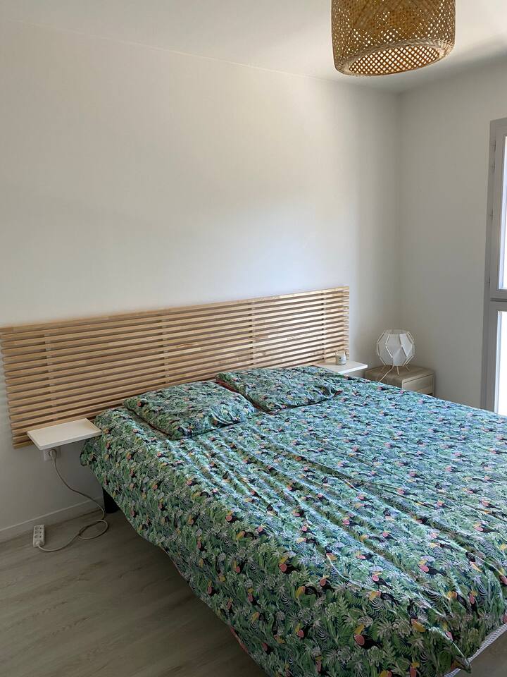 带床的父母房间160 * 200