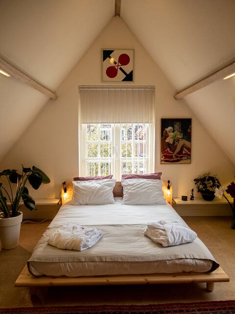 Welcome to our lovely Van Gogh Cottage!