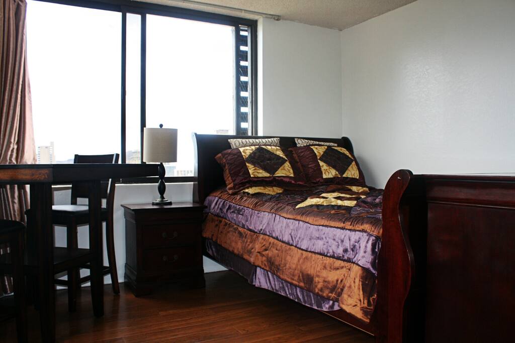 Close-up of the bed (sorry I take terrible pictures hah)