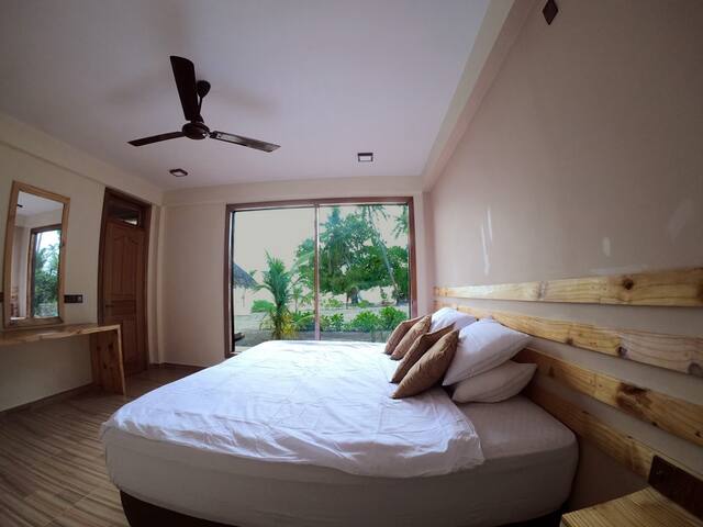 Zeeo  - Andheri  Sunset  Beachfront - Garden View