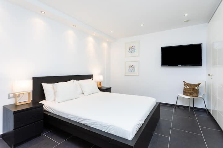 Deuxième chambre au rez-de-chaussée, lit double