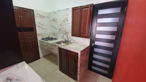 Comfortable house, king bed, minisplit, electric gate
