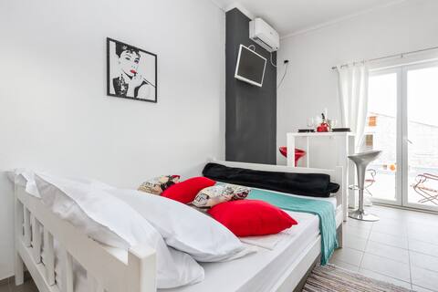 Top performing Airbnb: Studios Slaven - Comfort Studio in Plano