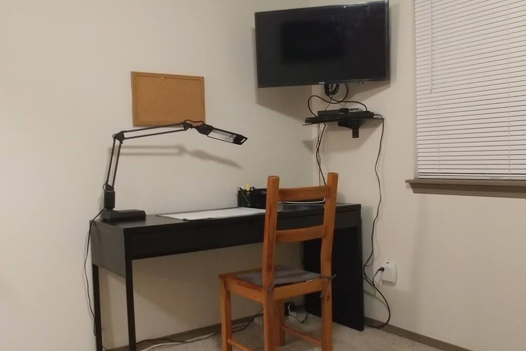 Main guestroom workdesk, TV/DVD