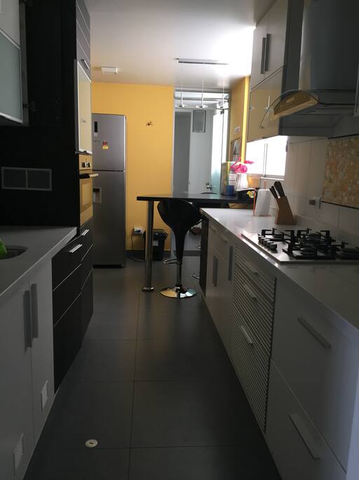 Cocina amoblada, equipamiento básico
