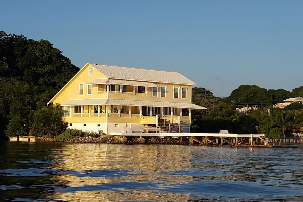 Cay House, Jewel of the Utila Bay Houses for Rent in Utila, Bay
