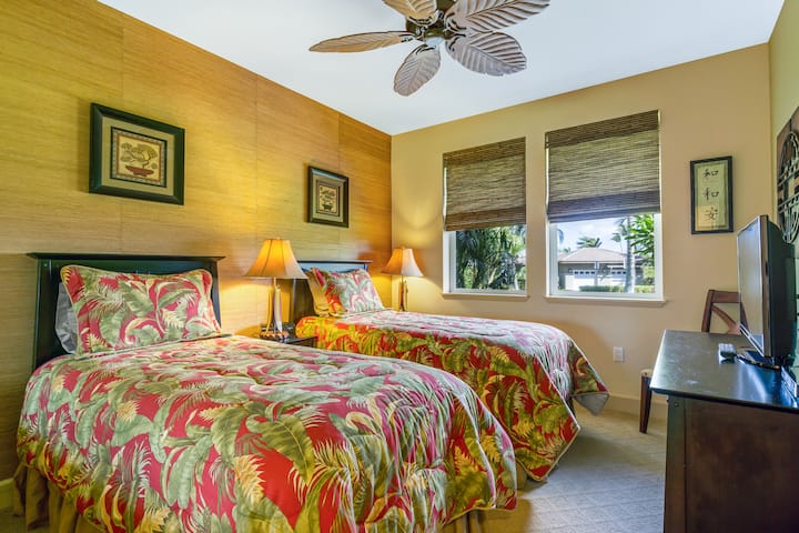 Spálňa pre hostí č.2.  Dve samostatné postele, televízor a blu-ray prehrávač.