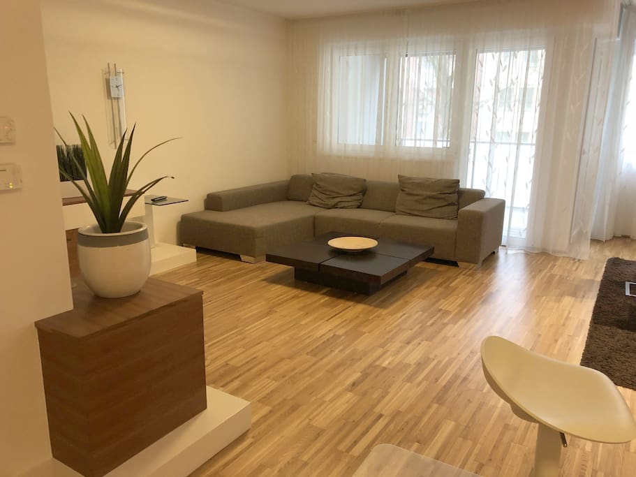 Couch und Fernseher