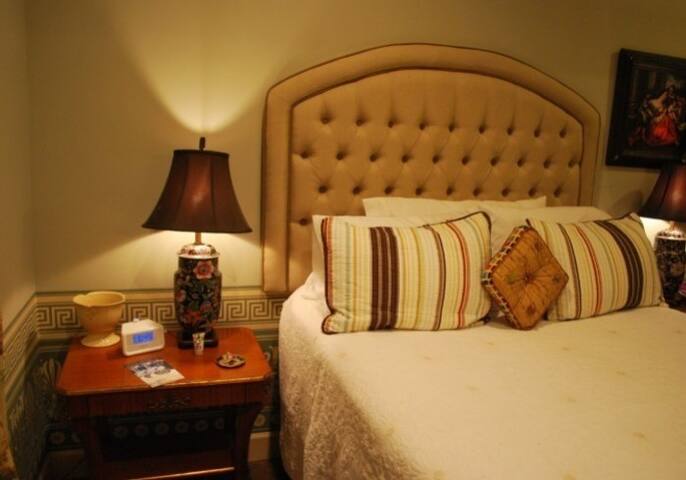 Queen Suite at Fairfield Place