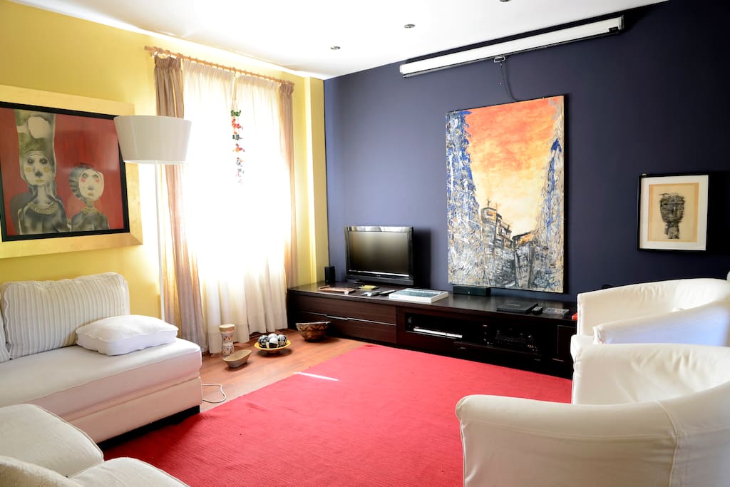 Amplio living, totalmente equipado.