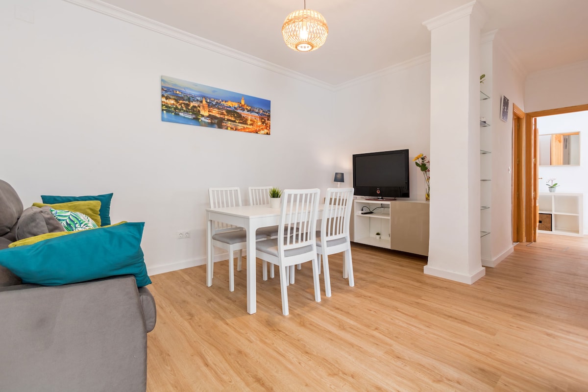 Successful Airbnb property: Cozy apartment in the heart of Triana in Triana Este