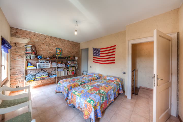 เตียงเดี่ยว 2 หลัง